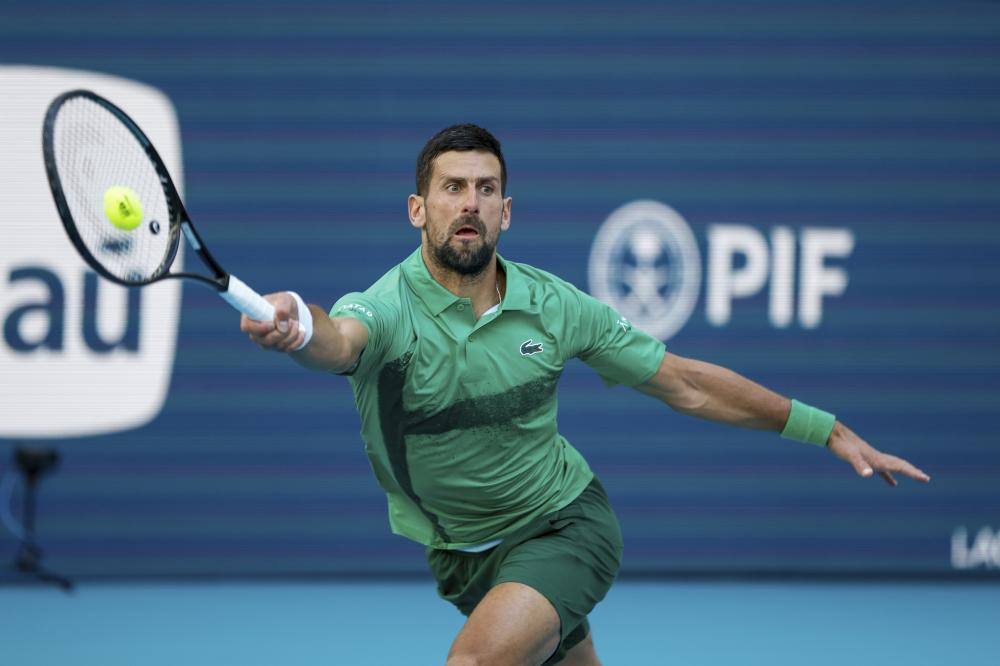 詹姆斯关键时刻稳住全队