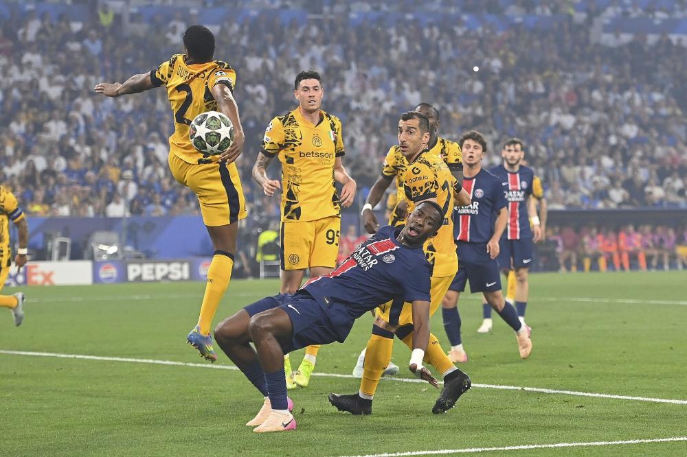 F1收官战正赛：维斯塔潘虽夺冠但无缘WDC；诺里斯加冕世界冠军