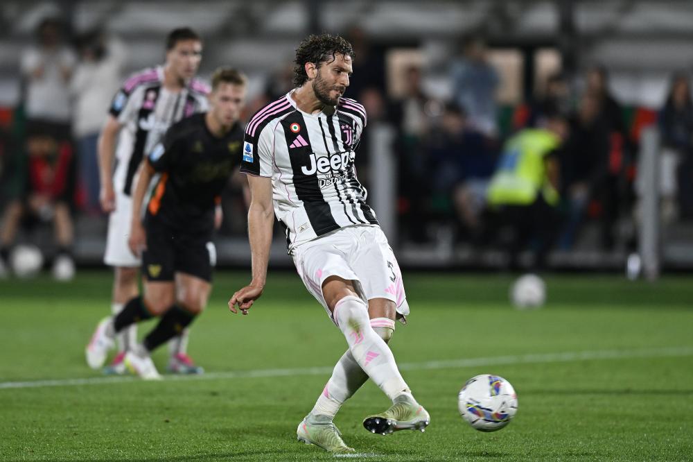 记者：葡体、水晶宫、西汉姆联有意德温特，尤文有25%分成